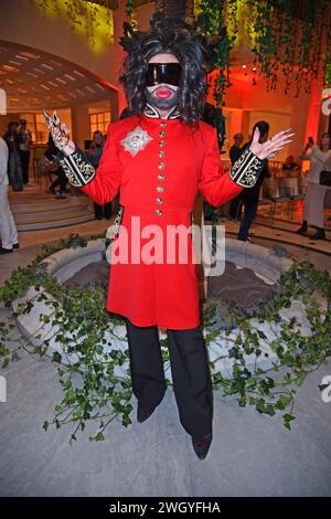 Harald Glööckler bei der ANJA GOCKEL Fashion SHOW im Rahmen der Berlin Fashion Week Herbert/Winter 2024 im Hotel Adlon Kempinski in Berlin am 05.02.2024 *** Harald Glööckler auf der ANJA GOCKEL MODENSCHAU im Rahmen der Berlin Fashion Week Herbert Winter 2024 im Hotel Adlon Kempinski in Berlin am 05 02 2024 Stockfoto