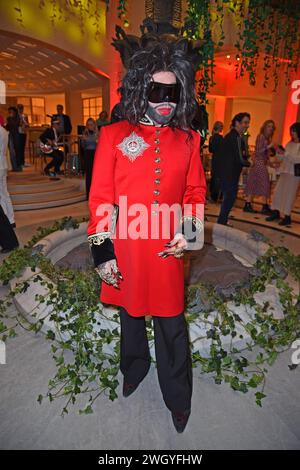 Harald Glööckler bei der ANJA GOCKEL Fashion SHOW im Rahmen der Berlin Fashion Week Herbert/Winter 2024 im Hotel Adlon Kempinski in Berlin am 05.02.2024 *** Harald Glööckler auf der ANJA GOCKEL MODENSCHAU im Rahmen der Berlin Fashion Week Herbert Winter 2024 im Hotel Adlon Kempinski in Berlin am 05 02 2024 Stockfoto