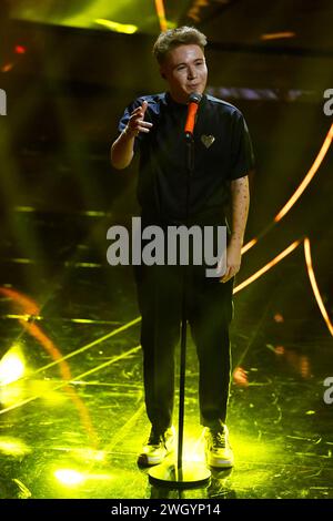 Sanremo, Italien. Februar 2024. Alfa tritt während der 74. Ausgabe des SANREMO Italian Song Festivals am Ariston Theatre in Sanremo, Norditalien, auf - Dienstag, den 6. FEBRUAR 2024. Unterhaltung. (Foto: Marco Alpozzi/LaPresse)&#xa0; Foto: LaPresse/Alamy Live News Stockfoto