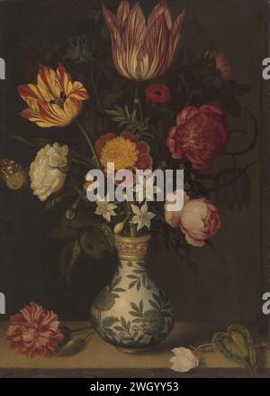 Stillleben mit Blumen in einer Wan-Li Vase, Ambrosius Bosschaert, 1619 Gemälde Stillleben mit Blumen in einer Wan-Li Vase. Blumenstrauß mit Tulpen, Rosen und Narzissen in einer Vase. Auf dem Steinsockel eine Nelke und ein Cyclamen. Kupfer (Metall). Ölfarbe (Farbe) Blüten in einer Vase. Blumen: Rose. Blumen: tulpe. Blumen: narzisse. Blumen: Nelke. Behälter mit Keramik: Glas, Kanne, Topf, Vase Stockfoto