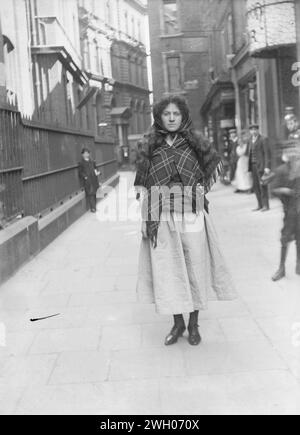 Barbara Ayrton-Gould verkleidet als fischermädchen, die Grace Darling repräsentiert, Werbung für die Frauenausstellung, Mai 1909. Stockfoto