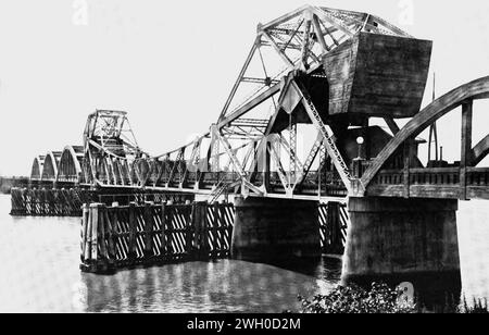 Klappbrücke über den Sacramento River bei Rio Vista. Stockfoto