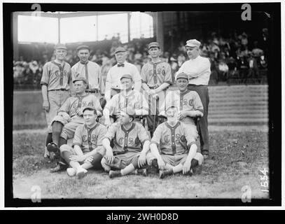 BASEBALL, Kongreß. FRONT ROW - KINKEAD VON NEW JERSEY; PAT HARRISON; Murray von Massachusetts. 2. SITZREIHE - Unbekannter; Edwards von Georgia; McDERMOTT von Illinois; HINTERE REIHE - weiß von Ohio; Stockfoto