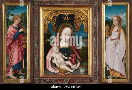 Triptychon mit Jungfrau und Kind, Johannes dem Evangelisten (linker Flügel) und Maria Magdalena (rechter Flügel), Jan Provoost, ca. 1505 - ca. 1525 Gemälde Triptychon mit Maria auf der Mitteltafel mit dem Christuskind, das vor ihr auf einem Kissen sitzt. Das Kind hat einen Vogel auf der linken Seite, eine Vase mit Blumen auf der rechten Seite, Eine Landschaft im Hintergrund. Auf der linken Seite steht der heilige Johannes der Evangelist mit Kelch in einer Landschaft, auf der rechten Seite die heilige Maria Magdalena mit Salbentopf. Bereich. Ölfarbe (Farbe) Vögel. Maria mit dem Christkind. Die Bußhure M. Stockfoto