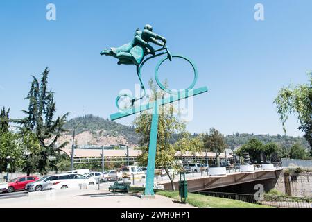 El Parque de las Esculturas in Santiago, Chile, ist ein bekannter Skulpturenpark im Freien, der eine vielfältige Sammlung zeitgenössischer Kunstwerke zeigt. Stockfoto