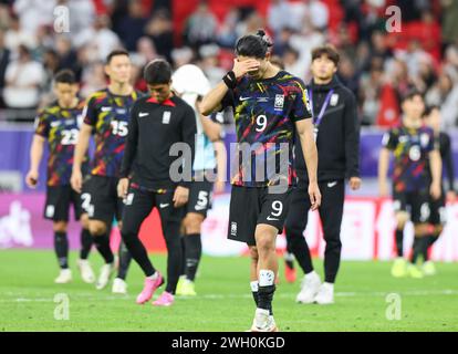 Al Rayyyan, Katar. Februar 2024. Der südkoreanische Cho GUE-gesungene (Front) reagiert nach dem Halbfinale zwischen Jordanien und Südkorea beim AFC Asian Cup Qatar 2023 in Al Rayyan, Katar, 6. Februar 2024. Quelle: Ding Ting/Xinhua/Alamy Live News Stockfoto