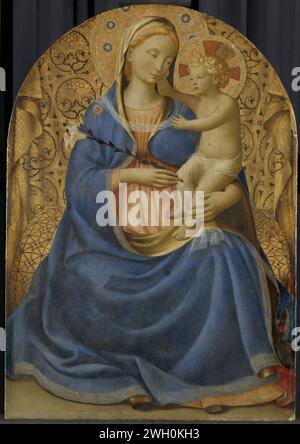 Madonna der Demut, Fra Angelico, um 1440 Gemälde Madonna mit Lilie. Maria sitzend mit einer Lilie in der rechten Hand, der linke Arm um die Beine des Christuskindes, der auf ihrem Schoß steht. Florenz-Panel. Tempera-Gemälde Maria sitzend oder thronend, das Christuskind stehend auf dem Knie (Christuskind zu Marias Linken). Madonna dell'UmiltÃ (normalerweise säugt Maria das Christuskind, während sie auf dem Boden sitzt). Symbole Marias. Blumen: lily Stockfoto