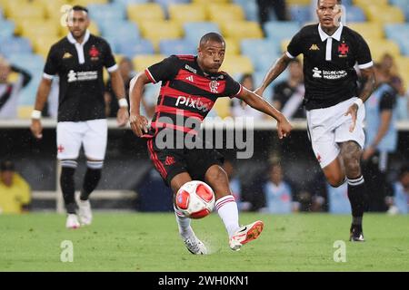 Rio de Janeiro, Brasilien, 4. Februar 2024. Fußballspieler de La Cruz aus der Flamengo-Mannschaft während eines Spiels gegen Vasco, für die Carioca Championship, A Stockfoto