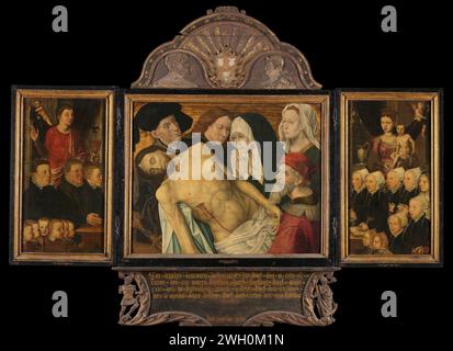 Gedenktriptychon, früher Gertz-Gedenktriptychon genannt, mit der Klage (Mitteltafel), neun männlichen Spenderporträts mit dem Heiligen Johannes dem Evangelisten (linker Flügel, innen), neun weiblichen Spenderporträts mit der Jungfrau und dem Kind (rechter Flügel, innen), St. Peter (linker Flügel, außen) und St. Maria Magdalena (rechter Flügel, außen), Hugo van der Goes (Kopie danach), nach ca. 1527 Malerei der Gertz-Gedächtnistafel. Triptychon mit Kreuzkreuz oder Schleife auf der Mitteltafel (Kopie eines verlorenen Originals von Hugo van der Goes), mit dem Leichnam Christi, getragen von Joseph von Arimathea und Nikodemus. März Stockfoto