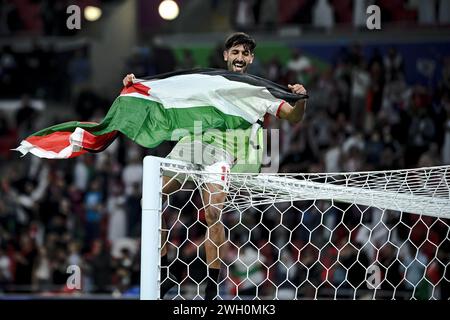 Al Rayyyan, Katar. Februar 2024. Jordanier Yazan Alnaimat feiert nach dem Halbfinale zwischen Jordanien und Südkorea beim AFC Asiencup Qatar 2023 in Al Rayyan, Katar, 6. Februar 2024. Quelle: Jiang Han/Xinhua/Alamy Live News Stockfoto