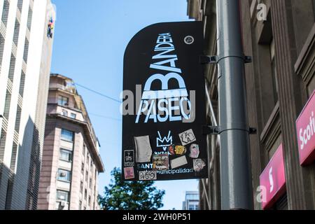 Paseo Bandera in Santiago, Chile, ist eine lebhafte Fußgängerzone, die in den letzten Jahren eine bedeutende städtische Neubelebung erfahren hat. Stockfoto