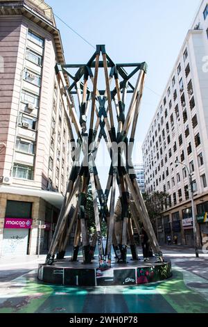 Paseo Bandera in Santiago, Chile, ist eine lebhafte Fußgängerzone, die in den letzten Jahren eine bedeutende städtische Neubelebung erfahren hat. Stockfoto