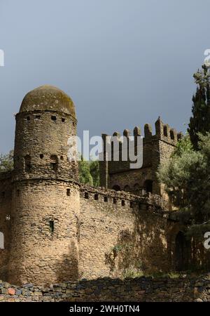 Außenansicht der Ruinen von Fasil Ghebbi (königliche Anlage) in Gondar, Äthiopien. Stockfoto