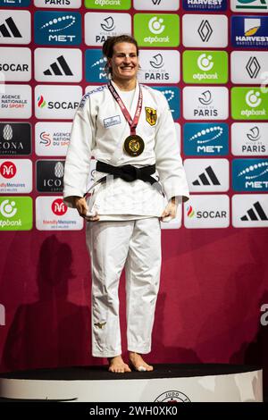 Paris, Frankreich. Februar 2024. Anna-Maria Wagner aus Deutschland war auf dem Podium mit Goldmedaille beim 78 kg schweren Judo Grand Slam Paris 2024 zu sehen. In der Accor Arena in Paris fand vom 2. Bis 4. Februar der Paris Grand Slam statt, eine Veranstaltung des Weltkreises der Internationalen Judo-Föderation (IFJ). Am Sonntag, dem letzten Wettkampftag, traten Athleten der Klassen Männer mit 90 kg und 100 kg und Frauen mit 78 kg und 78 kg an. (Foto: Telmo Pinto/SOPA Images/SIPA USA) Credit: SIPA USA/Alamy Live News Stockfoto