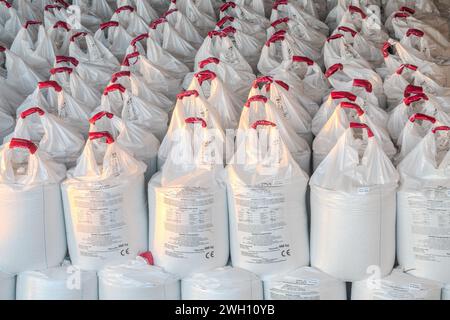 Stapel von Düngemittelbeuteln im Lager Stockfoto