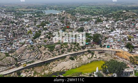 Blick von oben auf Todaraisingh Town, Rajasthan, Indien. Stockfoto