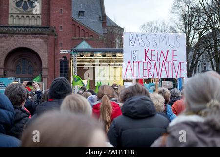 Arnsberg, NRW, Deutschland, 02 02 2024, Demonstration gegen Hass und Agitation, Fremdenfeindlichkeit und Rechtsdenken auf dem Marktplatz in Arnsberg-Neheim, Stockfoto