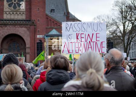 Arnsberg, NRW, Deutschland, 02 02 2024, Demonstration gegen Hass und Agitation, Fremdenfeindlichkeit und Rechtsdenken auf dem Marktplatz in Arnsberg-Neheim, Stockfoto