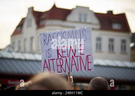 Arnsberg, NRW, Deutschland, 02 02 2024, Demonstration gegen Hass und Agitation, Fremdenfeindlichkeit und Rechtsdenken auf dem Marktplatz in Arnsberg-Neheim, Stockfoto