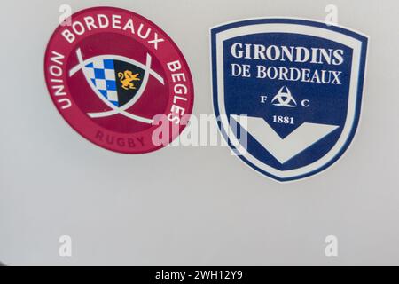 Bordeaux , Frankreich - 02 05 2024 : ubb Rugby Sportverein Bordeaux union begles und girondins de bordeaux Logo Marke und Textzeichen auf dem Eingangsbeamten Stockfoto