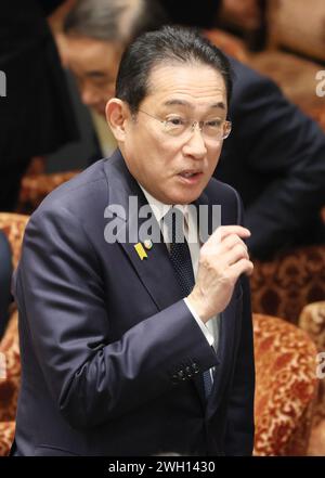 Tokio, Japan. Februar 2024. Der japanische Premierminister Fumio Kishida verlässt am Mittwoch, den 7. Februar 2024, die Sitzung des Haushaltsausschusses des Unterhauses beim Nationalen Parlament in Tokio. (Foto: Yoshio Tsunoda/AFLO) Stockfoto