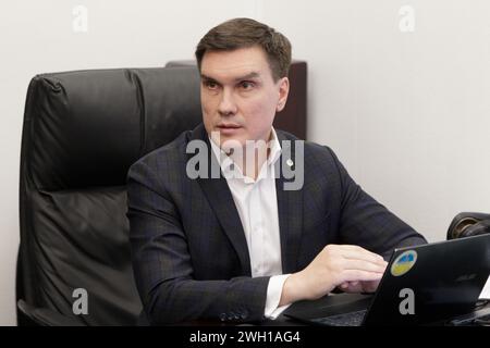 Nicht exklusiv: KIEW, UKRAINE - 05. FEBRUAR 2024 - Åxeñutive Direktor der All-ukrainischen Vereinigung der Polygraphenprüfer Volodymyr Vedmid wird gesehen Stockfoto