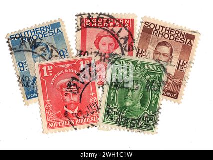 Vintage-Briefmarken aus Südrhodesien (Simbabwe) isoliert auf weißem Hintergrund. Stockfoto