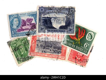 Vintage-Briefmarken aus Südrhodesien (Simbabwe) isoliert auf weißem Hintergrund. Stockfoto