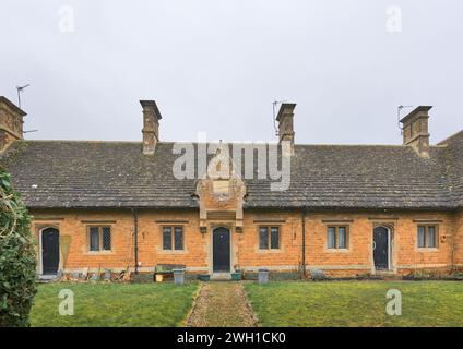 Almshouses (Hospital of the Seligen Jesus) wurde 1668 von Geoffrey Palmer Bar im East Carlton Village, England, gegründet. Stockfoto