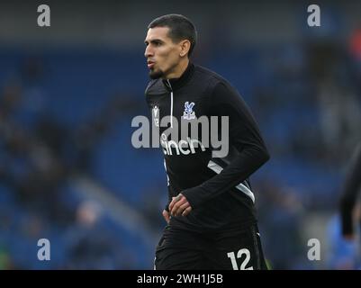 Daniel Munoz von Crystal Palace wärmt sich vor seinem Debüt auf. - Brighton & Hove Albion V Crystal Palace, Premier League, American Express Community Stadium, Brighton, UK - 3. Februar 2024. Nur redaktionelle Verwendung – es gelten Einschränkungen für DataCo. Stockfoto