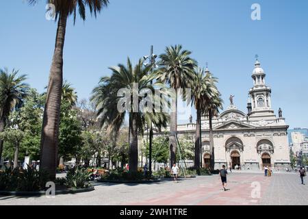Der Hauptplatz von Santiago ist ein historischer und kultureller Mittelpunkt im Herzen von Santiago. Es ist von mehreren wichtigen Gebäuden umgeben. Stockfoto