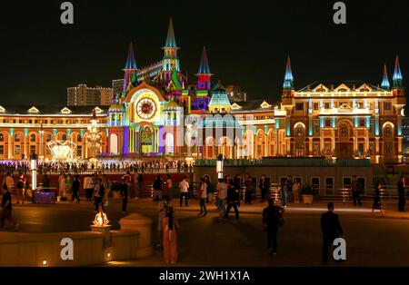 Laos. Januar 2024. Besucher machen einen Spaziergang durch den Kings Romans Casino Complex. Kings Romans Casino Complex in der Golden Triangle Special Economic Zone (GTSEZ) die Zone hat eine Fläche von etwa 3.000 Hektar und wurde 2007 angelegt. Von der laotischen Regierung zusammen mit dem in Hongkong eingetragenen chinesischen Unternehmen Kings Romans Group in der Hoffnung, wirtschaftliche Entwicklung zu fördern. Quelle: SOPA Images Limited/Alamy Live News Stockfoto