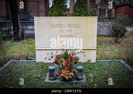 Berlin Mitte, Friedhof der Dorotheenstädtischen und Friedrichswerderschen Gemeinden, vulgo Dorotheenstädtischer Friedhof an der Chausseestraße: Hans Wall - 07.02.2024 Friedhof *** Berlin Mitte, Friedhof der Dorotheenstädtischen und Friedrichswerderschen Gemeinden, vulgo Dorotheenstädtischer Friedhof an der Chausseestraße Hans Wall 07 02 2024 Friedhof Stockfoto