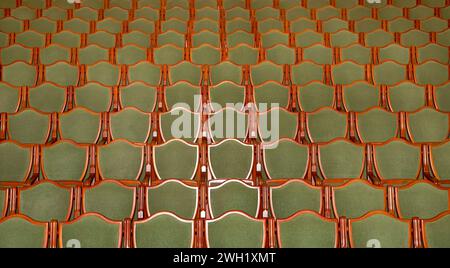 Bild von grünen Stühlen in einem Theaterauditorium Stockfoto