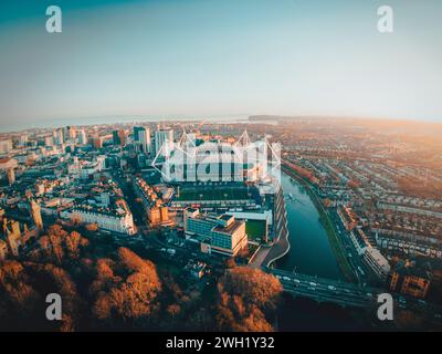 Luftaufnahme von Cardiff City. Blick auf das Fürstentum-Stadion. Stockfoto