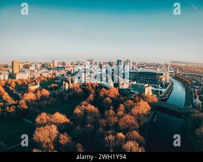 Luftaufnahme von Cardiff City. Blick auf das Fürstentum-Stadion. Stockfoto