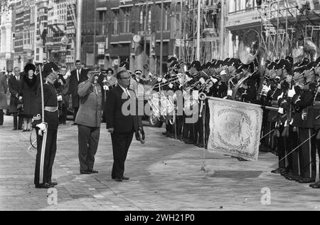 Oktober 1970. Rotterdam, Niederlande. Staatsbesuch von Präsident Tito von Jugoslawien. Präsident Tito in Rotterdam wird von der Band begrüßt. Stockfoto