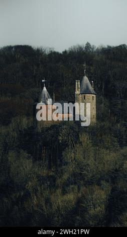 Das fantastische Castell Coch (Rotes Schloss). Stockfoto