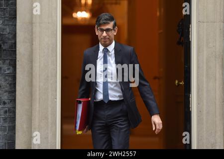 London, England, Großbritannien. Februar 2024. Der britische Premierminister RISHI SUNAK verlässt die Downing Street 10 vor der Fragestunde des Premierministers im Unterhaus. (Kreditbild: © Thomas Krych/ZUMA Press Wire) NUR REDAKTIONELLE VERWENDUNG! Nicht für kommerzielle ZWECKE! Stockfoto