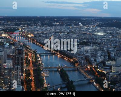 Aus der Vogelperspektive von Paris Frankreich mit sein bei Sonnenuntergang Stockfoto