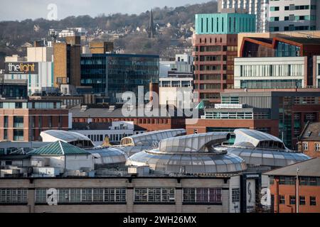 Yorkshire, Großbritannien – 27. Dezember 2020: Sheffield Hallam-Gebäude aus der ganzen Stadt Stockfoto