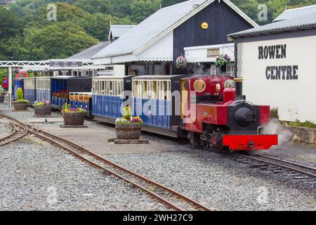 Die Fairbourne Railway zwischen Fairbourne und Penrhyn Point Stockfoto