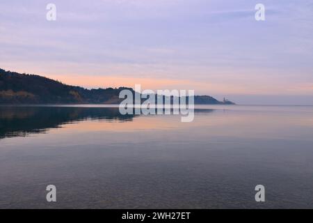 Blick auf die Halbinsel Piran von Strunjan an der slowenischen Küste im Adriatischen Meer in der slowenischen Region Littoral Stockfoto