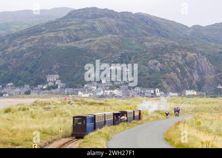 Die Fairbourne Railway zwischen Fairbourne und Penrhyn Point Stockfoto