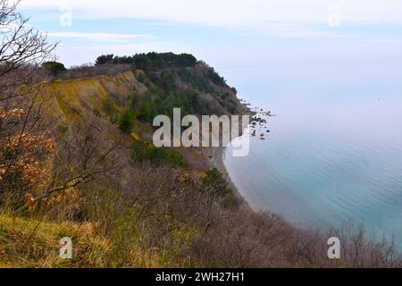 Klippe an der Mondbucht an der Adriaküste auf Primorska, Slowenien Stockfoto