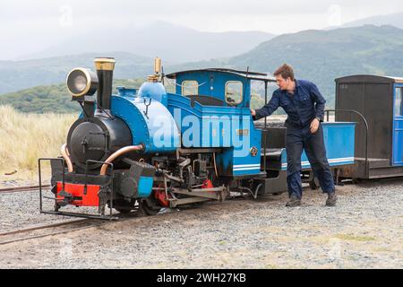 Die Fairbourne Railway zwischen Fairbourne und Penrhyn Point Stockfoto