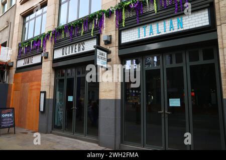 LONDON, Großbritannien - 14. JULI 2019: Jamie Oliver's Italian Restaurant in London, Großbritannien geschlossen. Jamie Olivers Restaurantimperium brach im Mai 2019 zusammen. Stockfoto