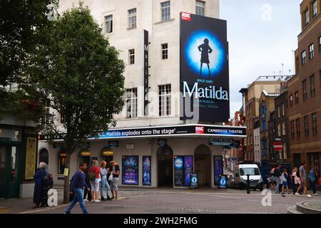 LONDON, Großbritannien - 14. JULI 2019: Cambridge Theatre spielt Matilda Musical in London, Großbritannien. Es ist eines der Londoner West End Theater. In 2013 Theatern im West End Stockfoto