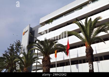 CASABLANCA, MAROKKO - 22. FEBRUAR 2022: Bürogebäude der Attijariwafa Bank in Casablanca, Marokko. Stockfoto