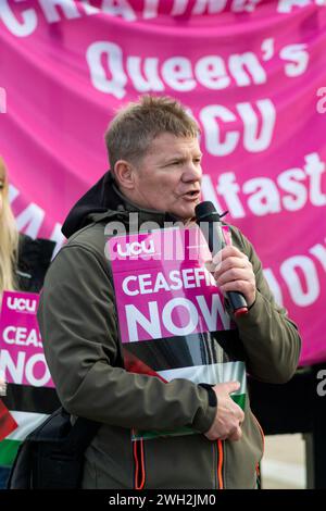 Belfast, Vereinigtes Königreich, 07 02 2024, Palestine Solidarity Rally Outside Queen's University Belfast Credit: HeadlineX/Alamy Stockfoto